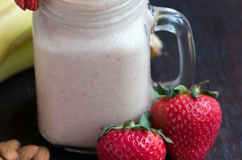 Giada strawberry almond smoothie