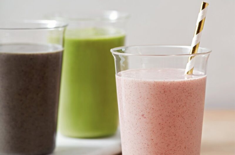 Giada veggie-berry breakfast smoothie