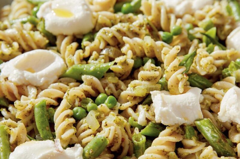 Giada fusilli with pesto and green beans
